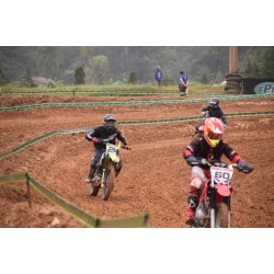 Velocross, maratona aquática, vôlei e teqball agitaram o fim de semana esportivo no Paraná